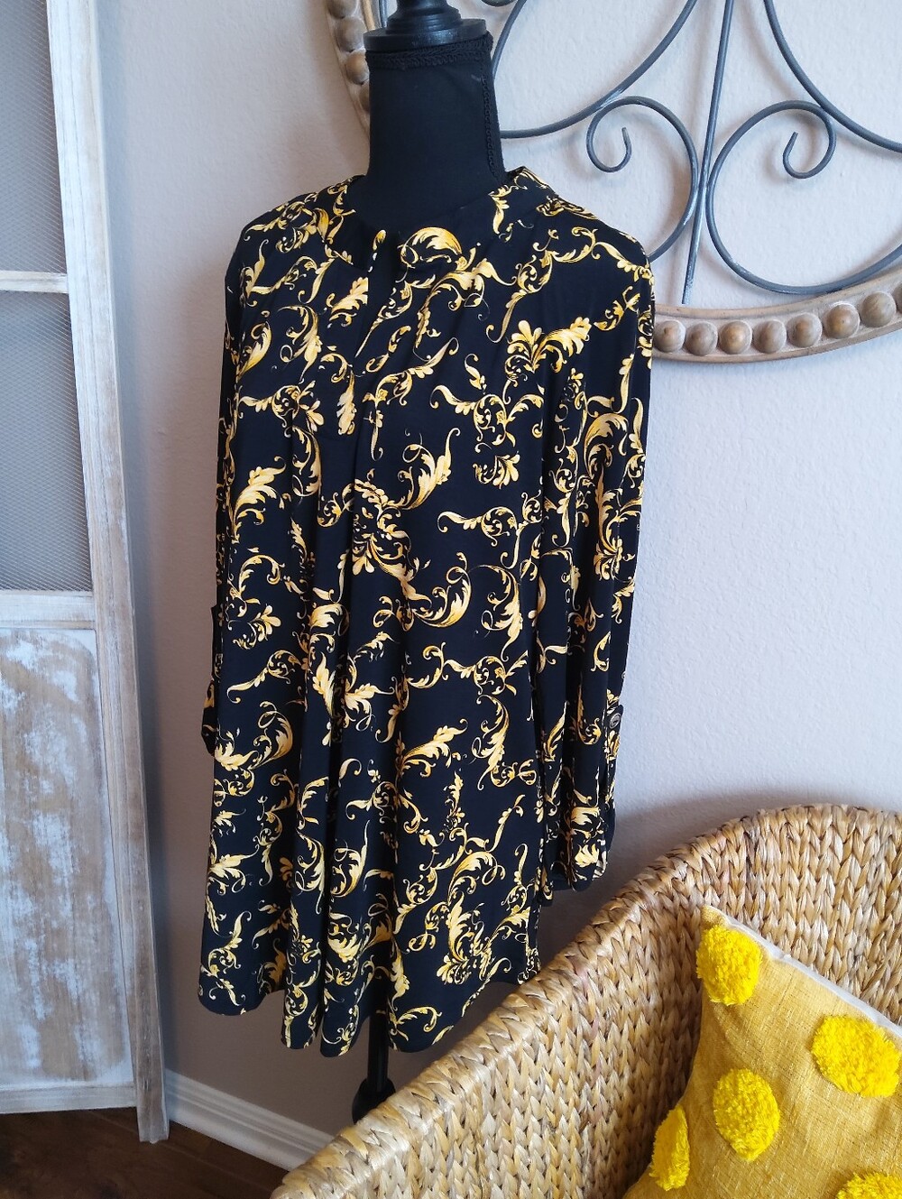 Dear Scarlett Black & Gold Baroque Tunic Top - Picture 4 of 11